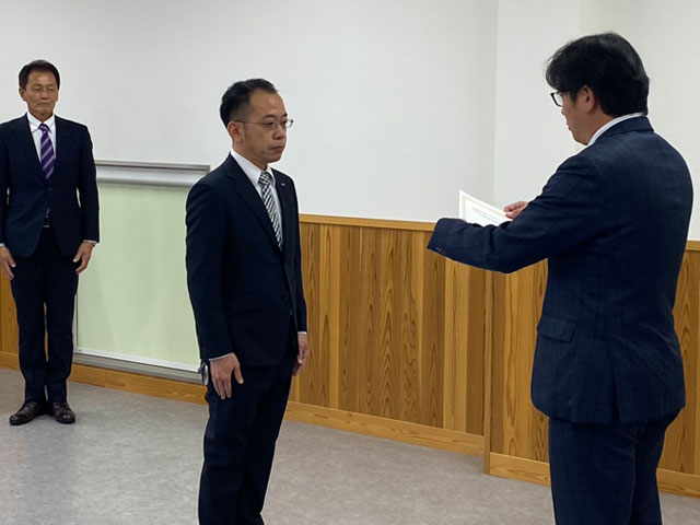 永年勤続表彰20年1名を含む11名が表彰されました。