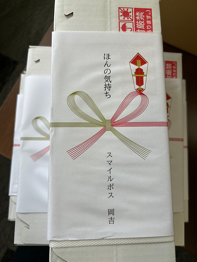マンゴーが入った箱